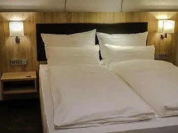 Go2bed - Basel 4* Weil am Rhein